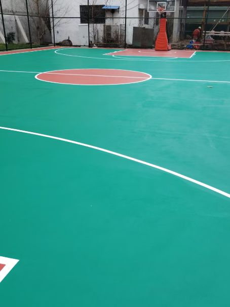 庐江 球场长期使用易出现地面开裂